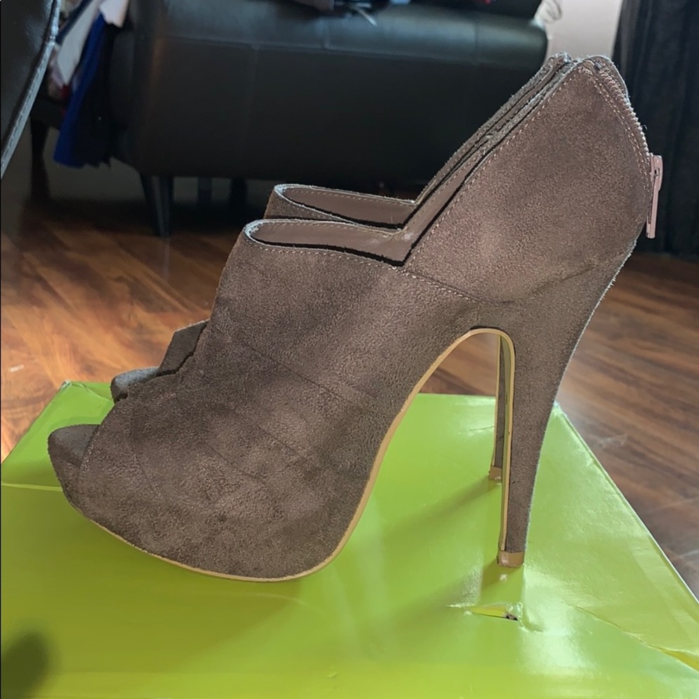 Open toe heels - Picture 2 of 3